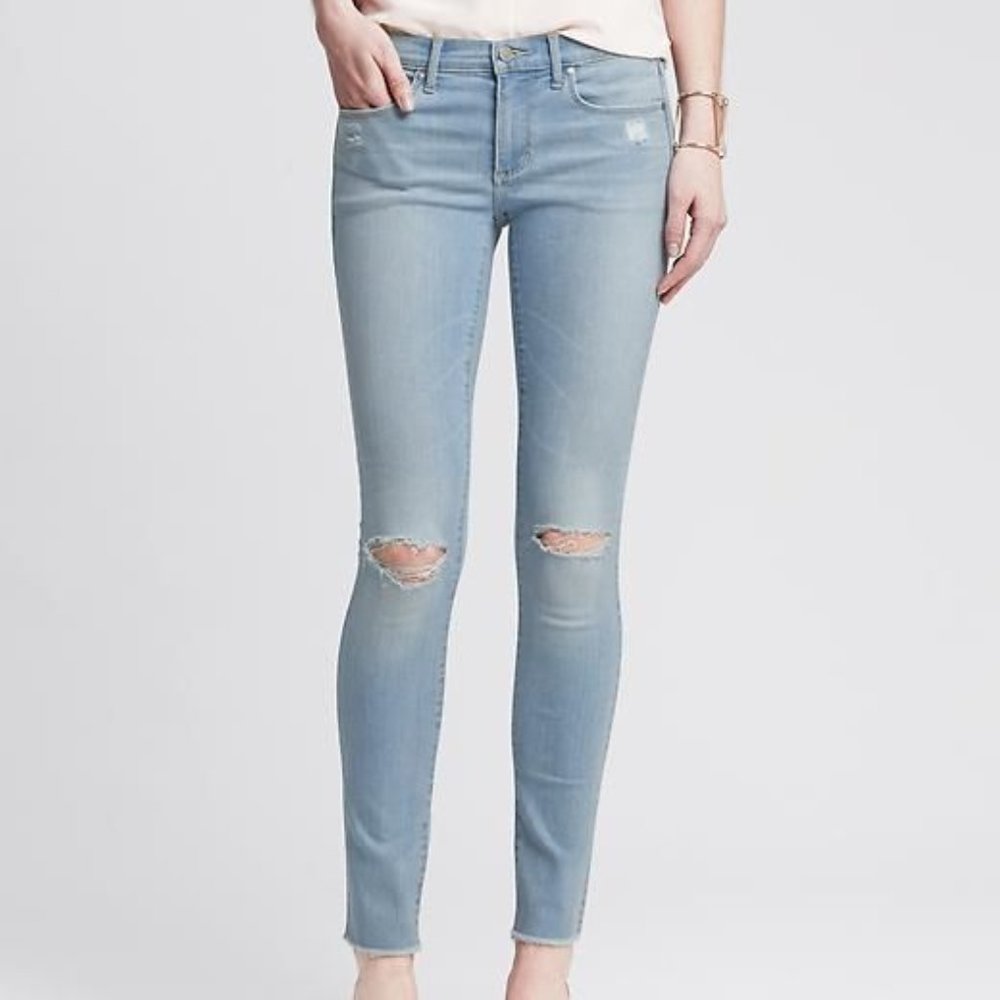 🚫SOLD🚫BR Distressed Light Wash Skinny Ankle Mid